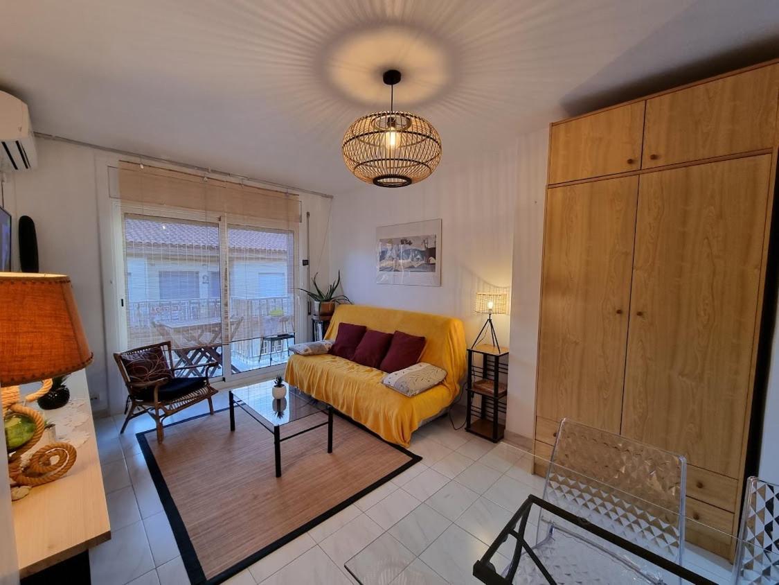 Lovely One Bedroom With Balcony Roses Exteriér fotografie